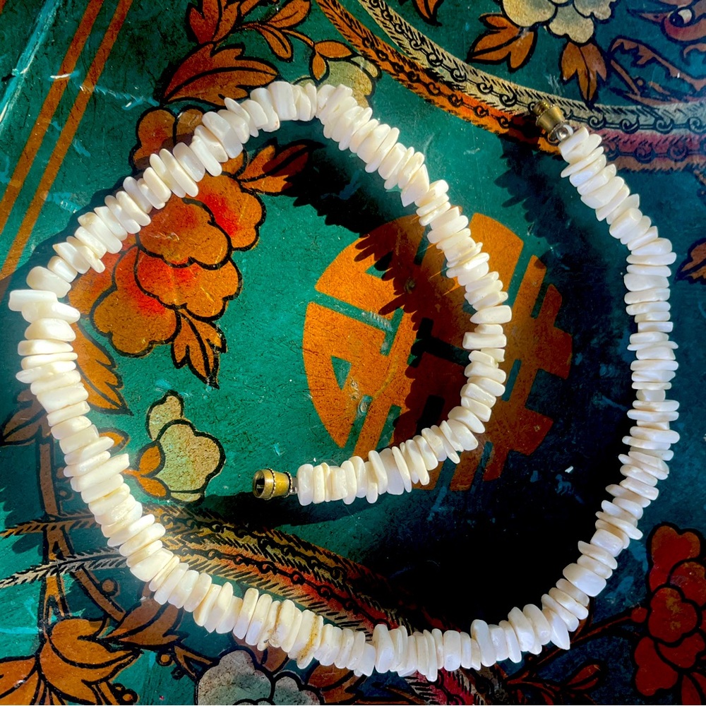 Vintage authentic Hawaiian puka shells necklace